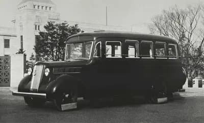 Early Trucks and Bus - ISUZU history image
